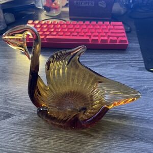 VINTAGE AMBER GLASS BLOWN GLASS SWAN TRINKET DISH 4" WIDE ***‎